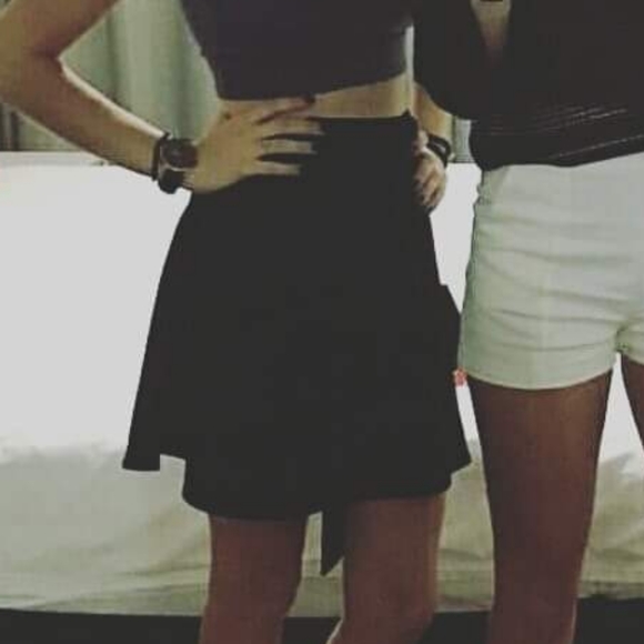 Black wrap around skirt - Picture 4 of 4